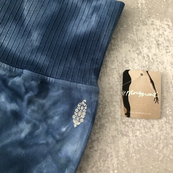Free People FP Movement Good Karma Blue Tie Dye Leggings NEW - Picture 2 of 11